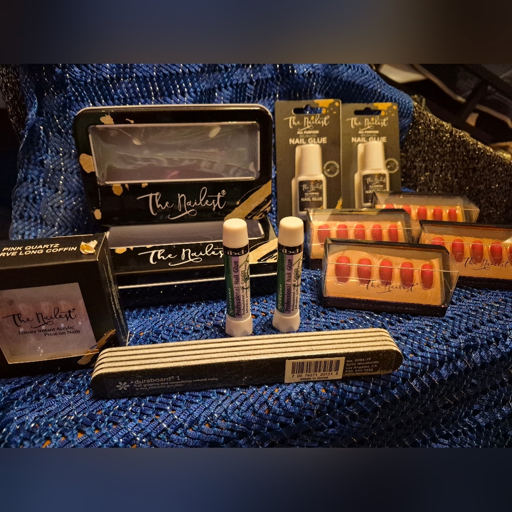 The Nailset Red Press-On Nail Kit with Adhesive